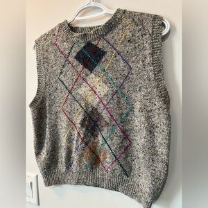 Super cute women’s vintage sweater vest